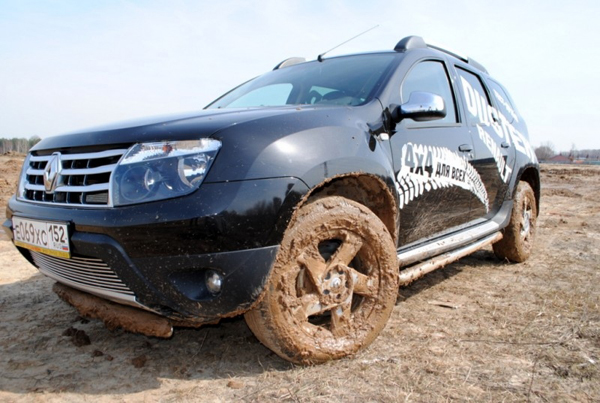 Renault Duster в грязи 