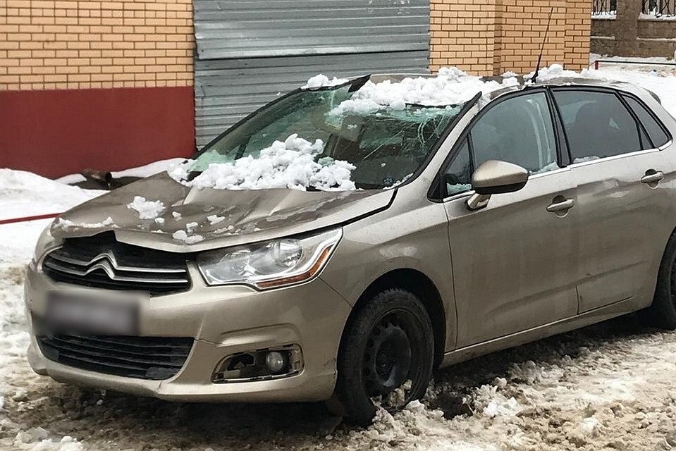снег с крыши на авто фото